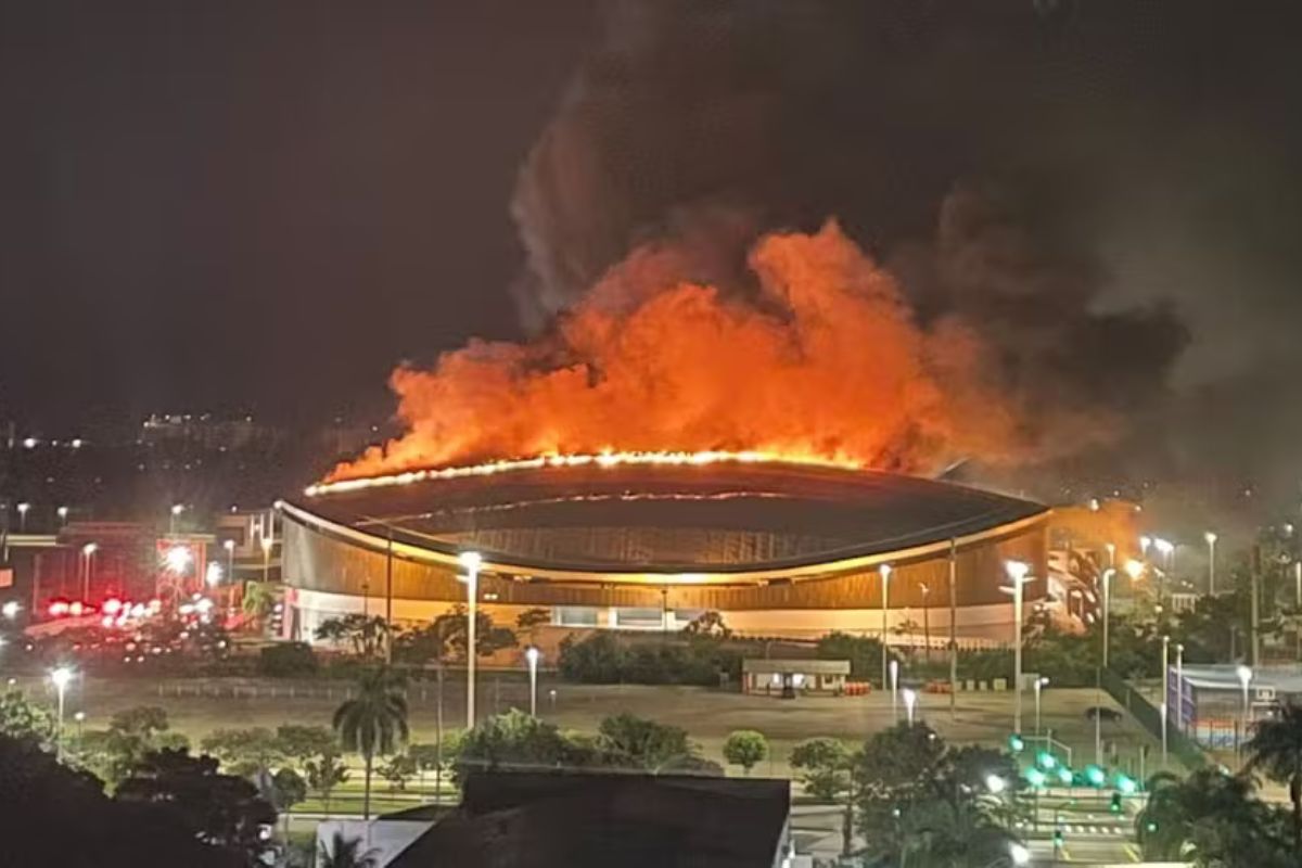 Urgente: Incêndio atinge velódromo do Parque Olímpico