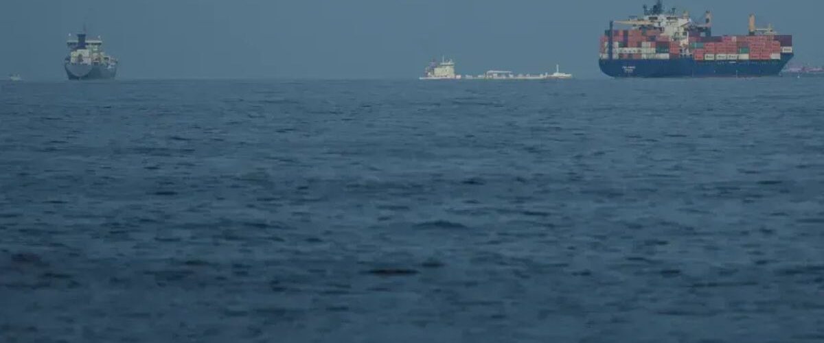 Mundo: EUA anunciam bloqueio a portos do Irã após impasse