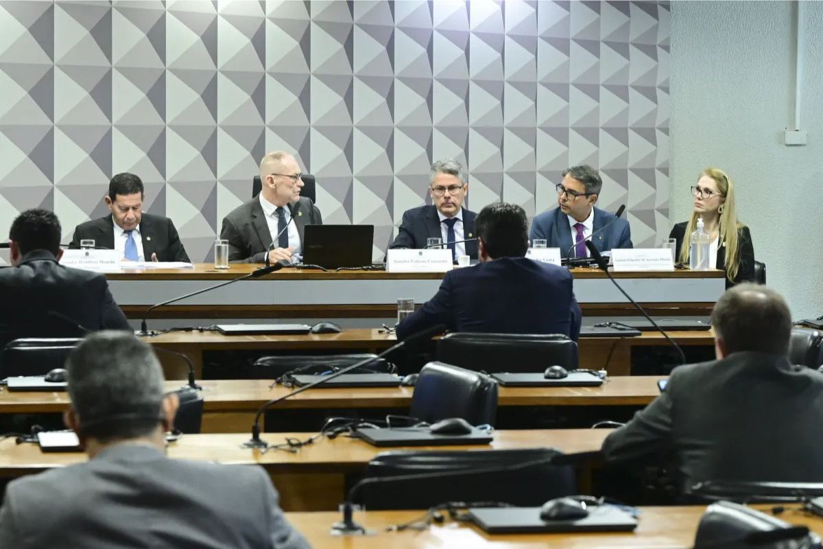 Política: CPI pede indiciamento de ministros do STF