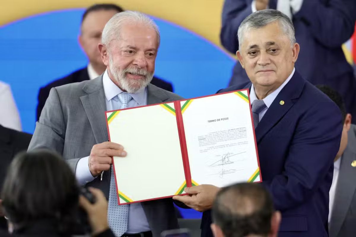 Política: Guimarães assume articulação do governo Lula