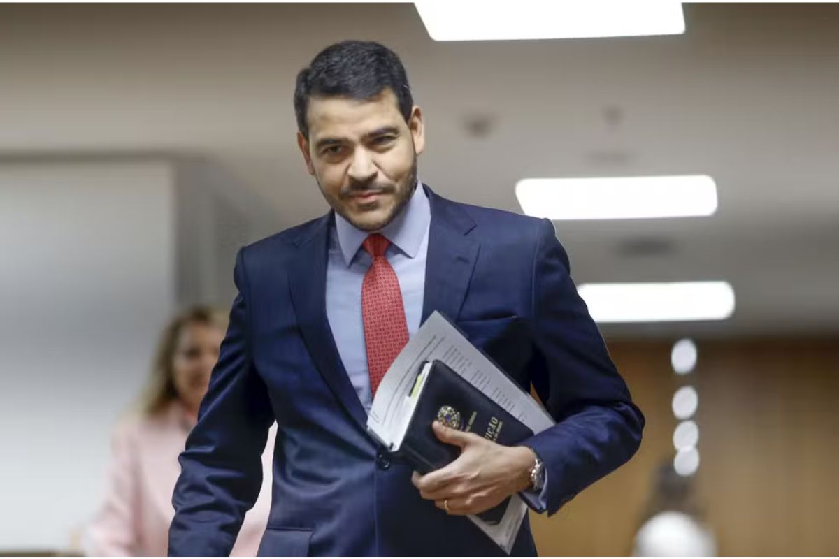 Política: Lula indica Jorge Messias para vaga no STF