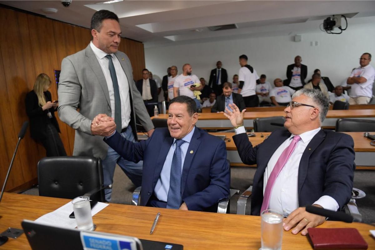 Política: Girão lança pré-candidatura ao Governo do Ceará