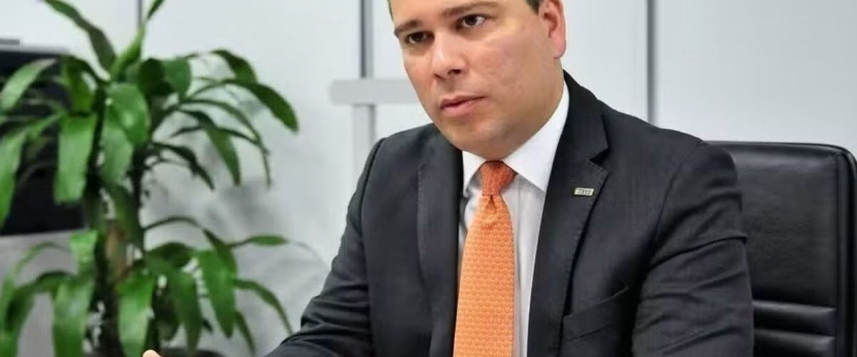 Investigação: Ex-BRB diz que “virava noites” por Vorcaro