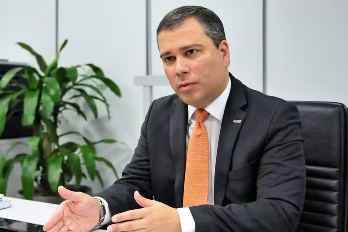 Investigação: Ex-BRB diz que “virava noites” por Vorcaro