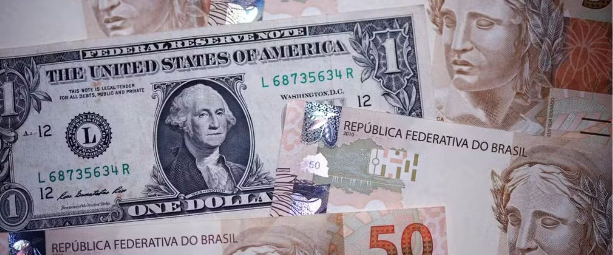 Mercado: Dólar cai a R$ 4,97 e Ibovespa sobe com tensão