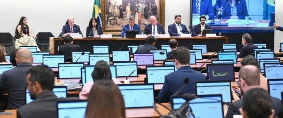Trabalho: Governo tenta conter impacto fiscal do fim da escala