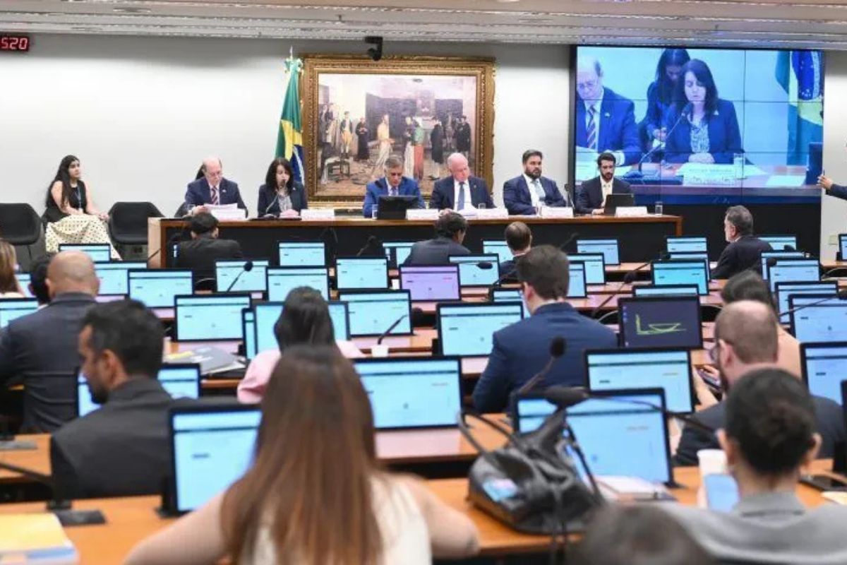 Trabalho: Governo tenta conter impacto fiscal do fim da escala