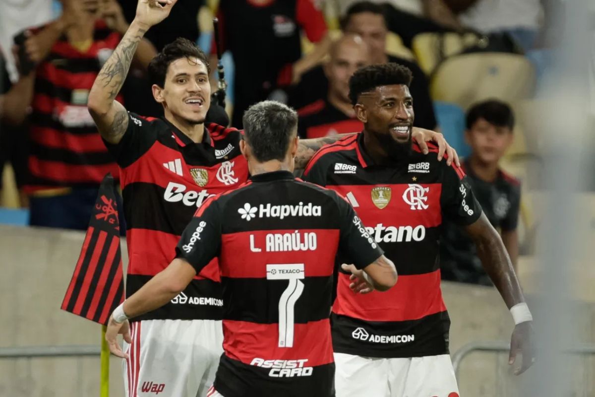 Esporte: Flamengo vence Vitória e abre vantagem na Copa