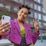 Influenciadores digitais ganham espaço nas estratégias políticas, mas legislação impõe restrições e amplia desafios de fiscalização nas eleições