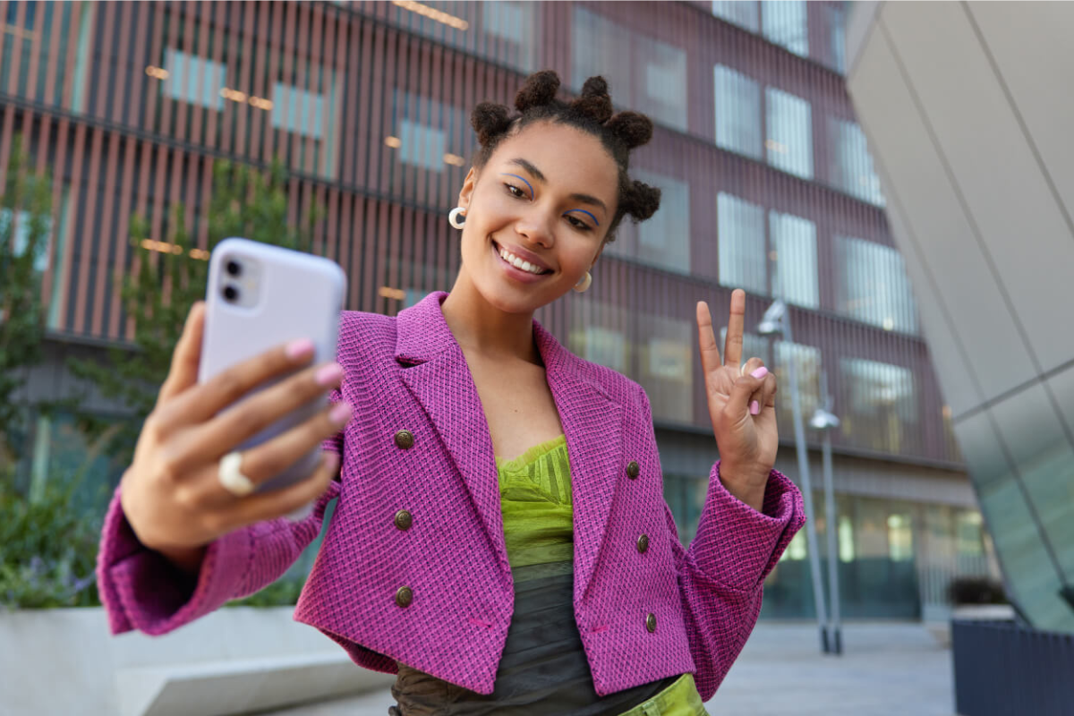 Influenciadores digitais ganham espaço nas estratégias políticas, mas legislação impõe restrições e amplia desafios de fiscalização nas eleições