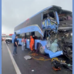 Acidente: Ônibus colide com caminhão na CE-040 em Cascavel