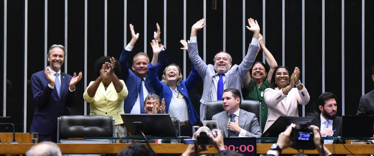 Política: Câmara aprova PEC do SUAS em 2º turno