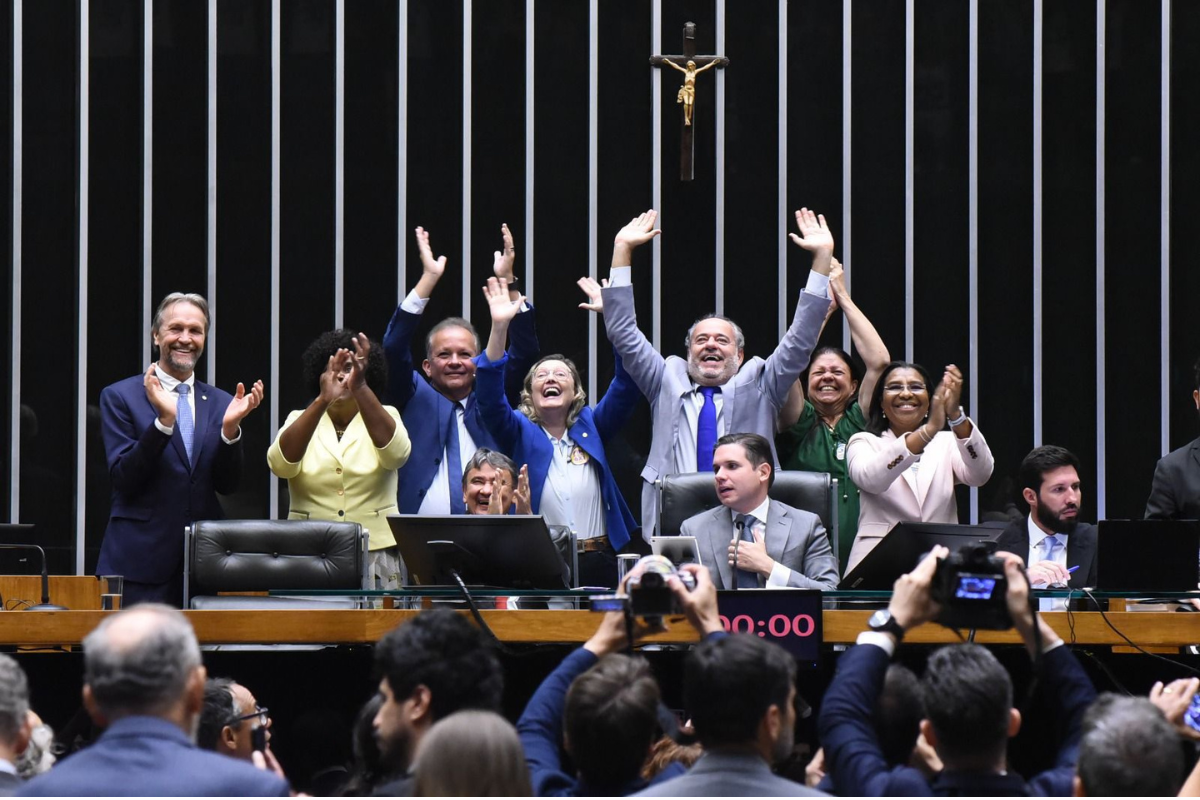 Política: Câmara aprova PEC do SUAS em 2º turno