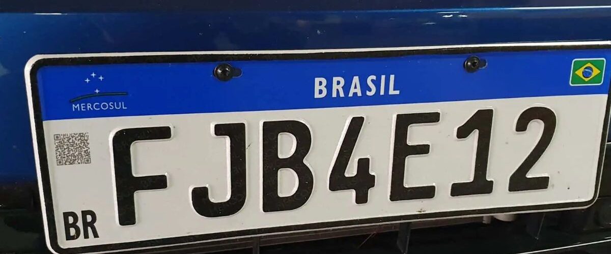 Trânsito: Placas podem voltar a ter cidade e estado no Brasil