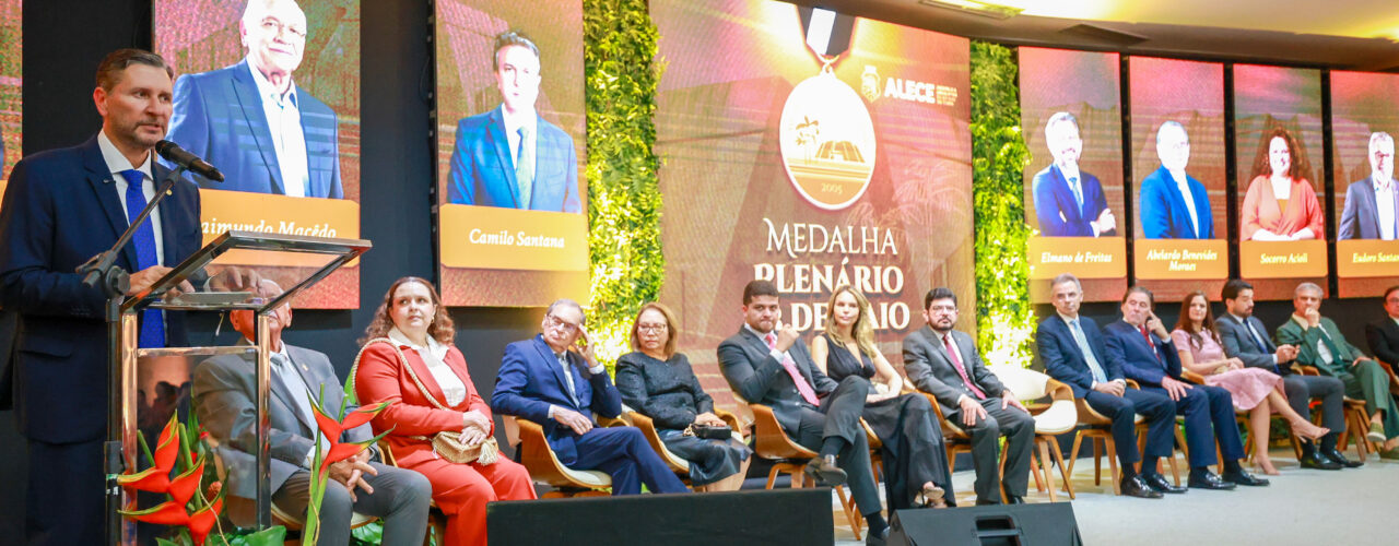 Honraria: Alece entrega Medalha 13 de Maio