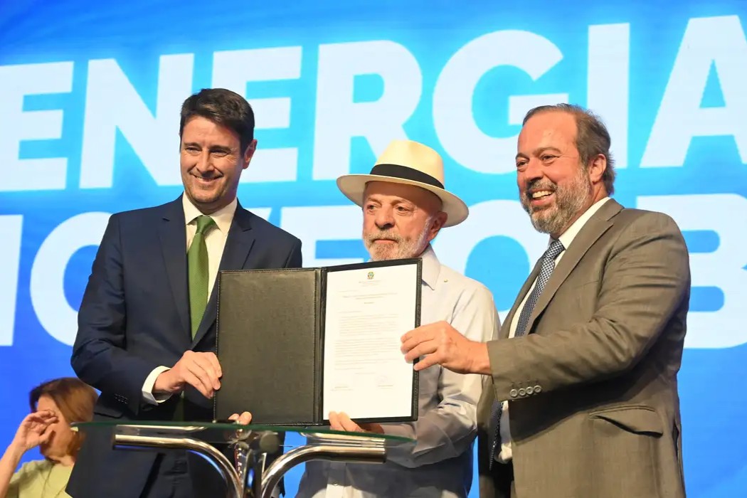 Governo anuncia R$ 130 bilhões em energia