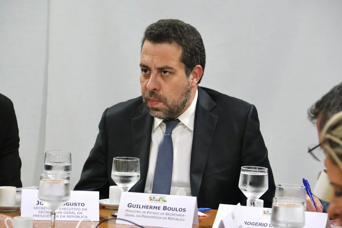 Boulos debate fim da escala 6x1 no Congresso