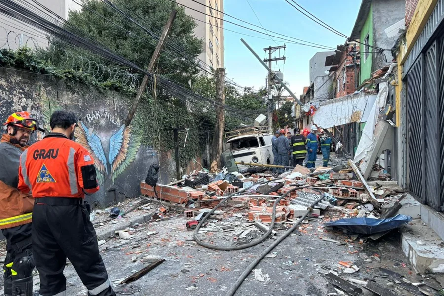Explosão no Jaguaré deixa morto e 46 imóveis atingidos