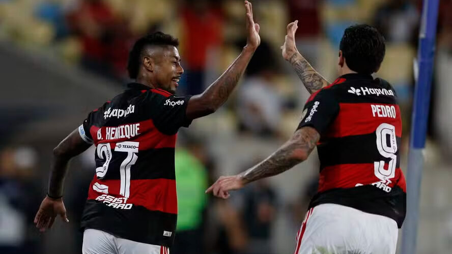 Flamengo vence Cusco e anima torcida no Maracanã