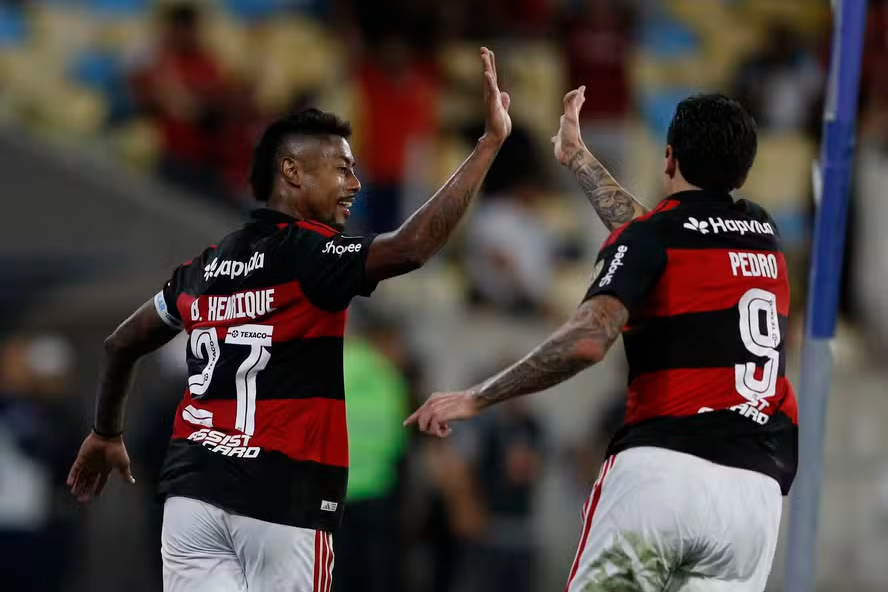 Flamengo vence Cusco e anima torcida no Maracanã
