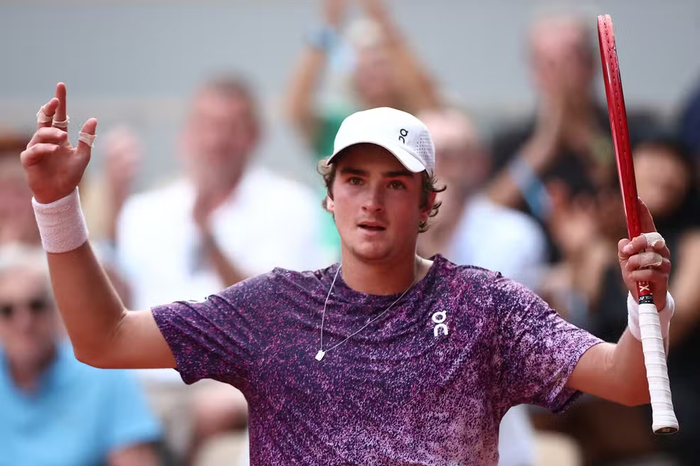 João Fonseca vence Djokovic em virada histórica