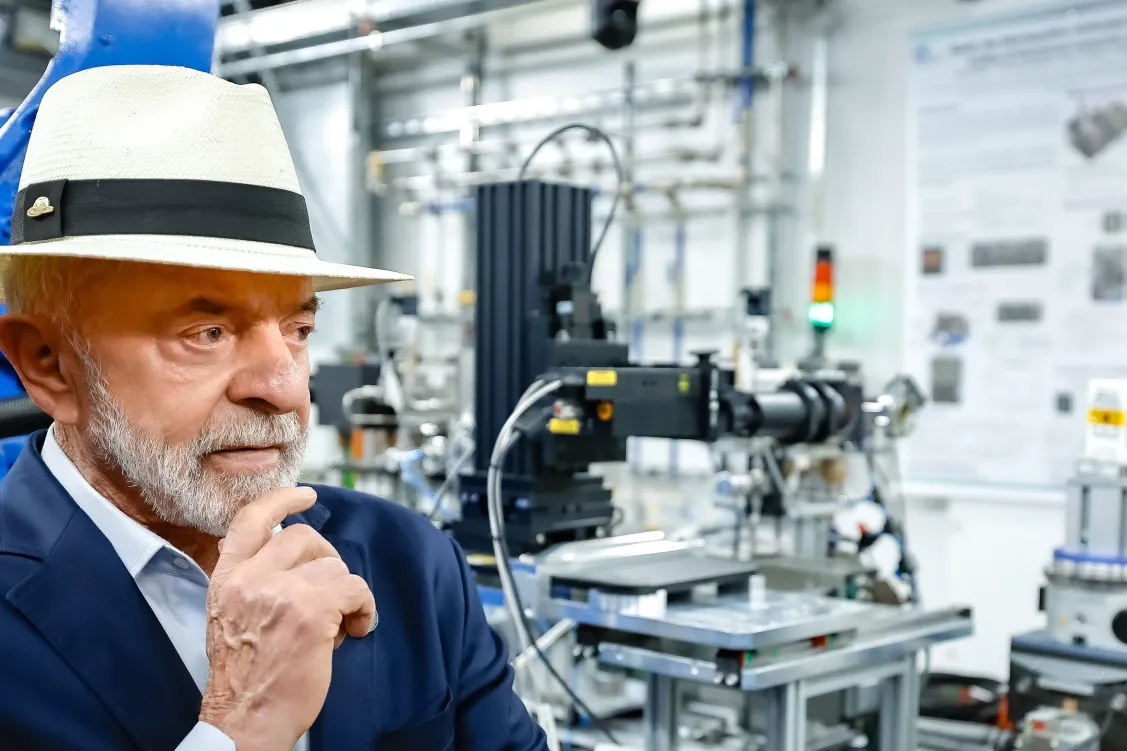 Lula defende parceria com EUA em terras raras