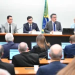 PEC da 6x1 trava em transição e compensações