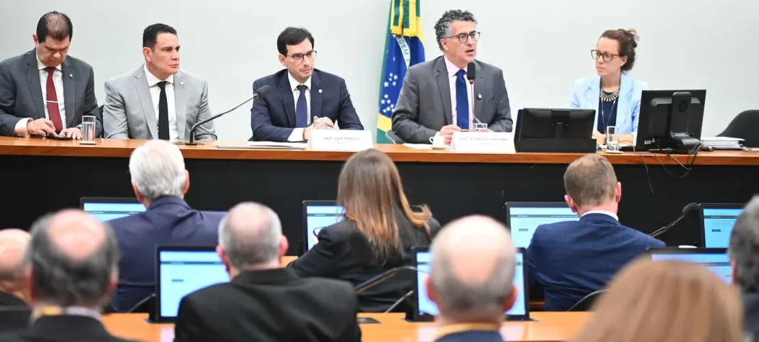 PEC do fim da jornada 6x1 avança na Câmara