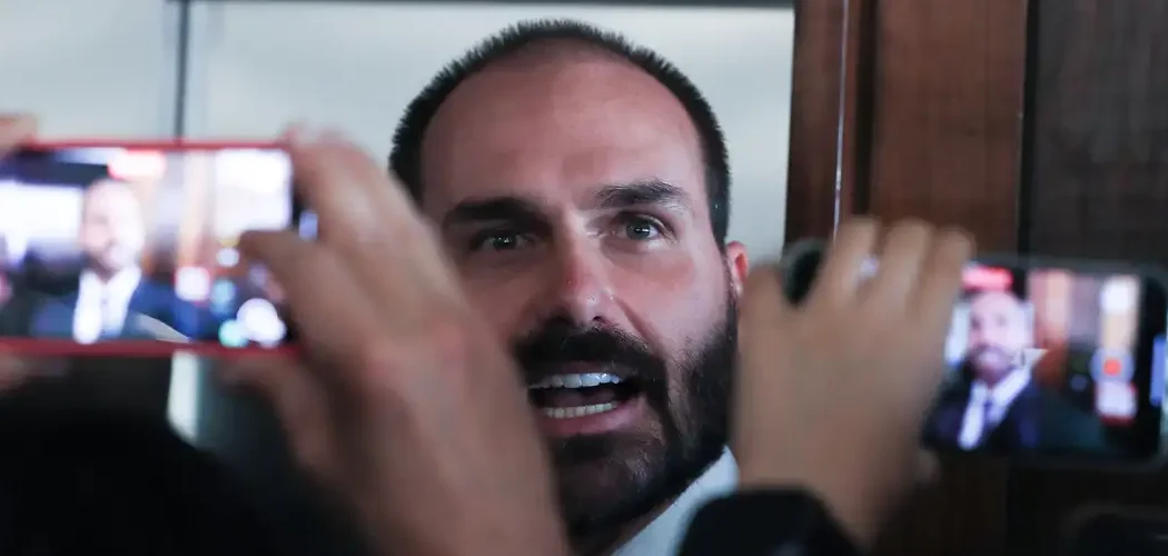 PGR pede condenação de Eduardo Bolsonaro ao STF