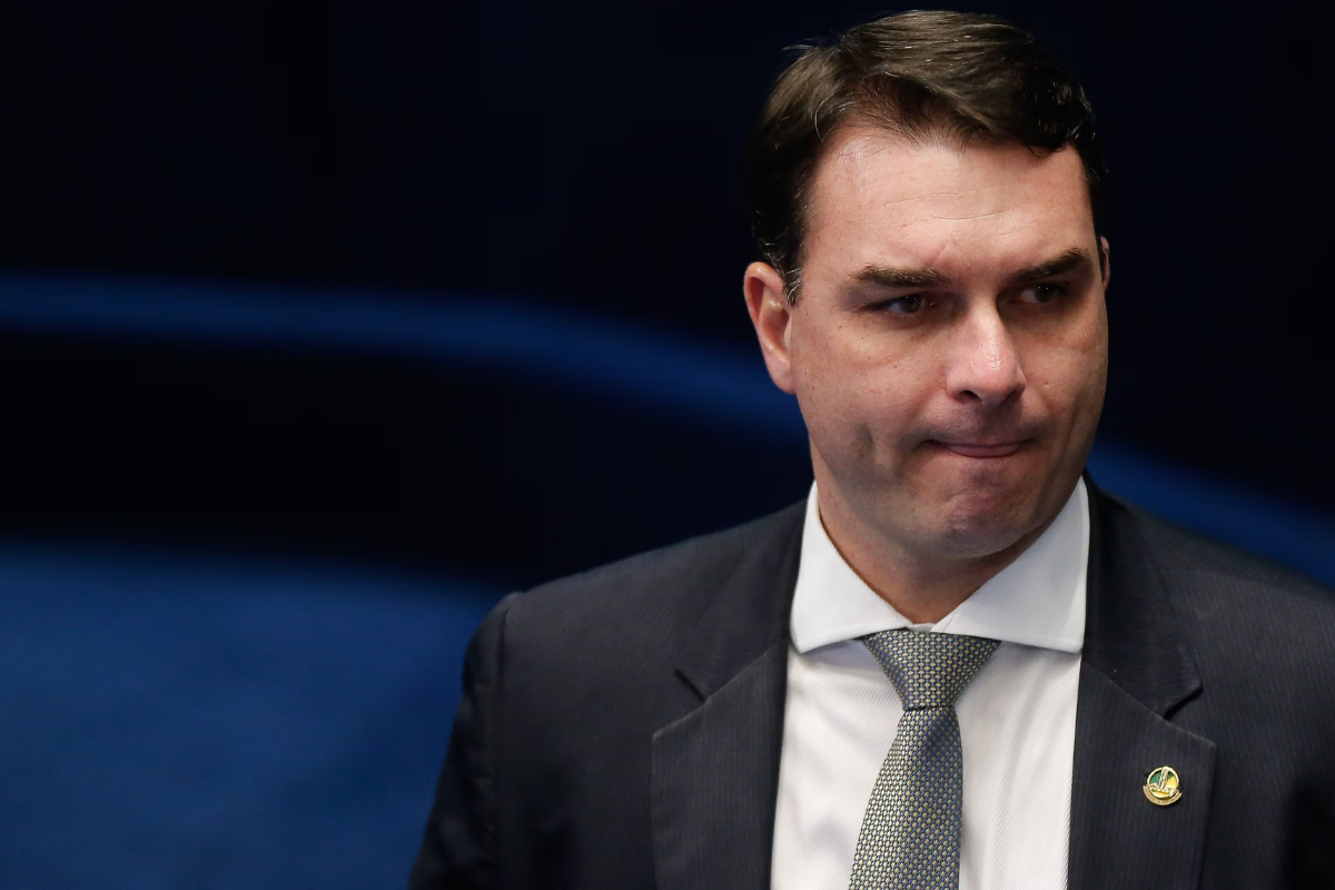 Política: Áudio pode afetar pré-campanha de Flávio