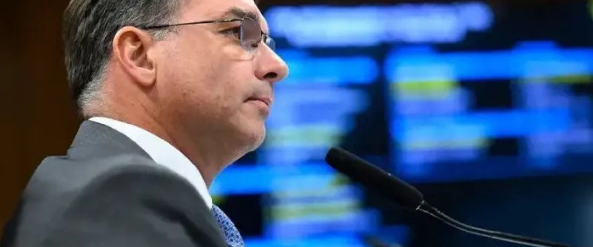 Política: Flávio planeja auditoria após crise