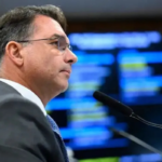 Política: Flávio planeja auditoria após crise