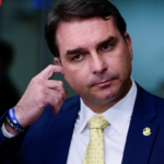 Política: Flávio diz que visitou Vorcaro por filme