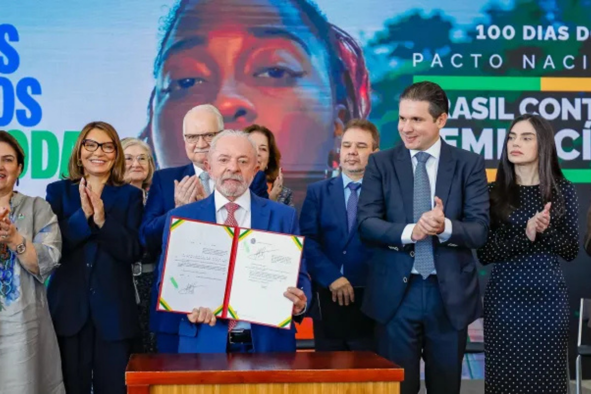 Digital: Lula cria regras para big techs no Brasil