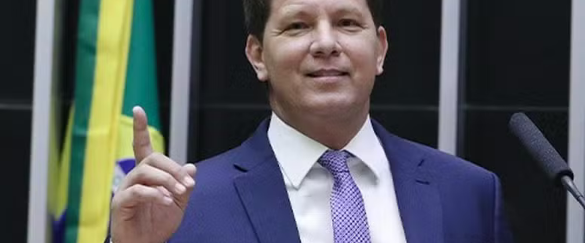 Justiça: Dino cobra Câmara sobre viagem de Frias