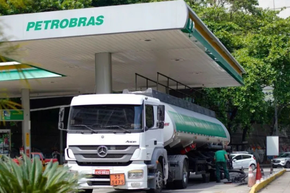 Economia: Petrobras adere à subvenção dos combustíveis
