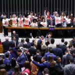 Trabalho: Câmara aprova fim da escala 6x1