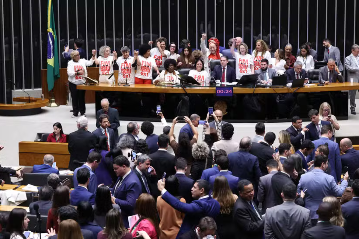 Trabalho: Câmara aprova fim da escala 6x1