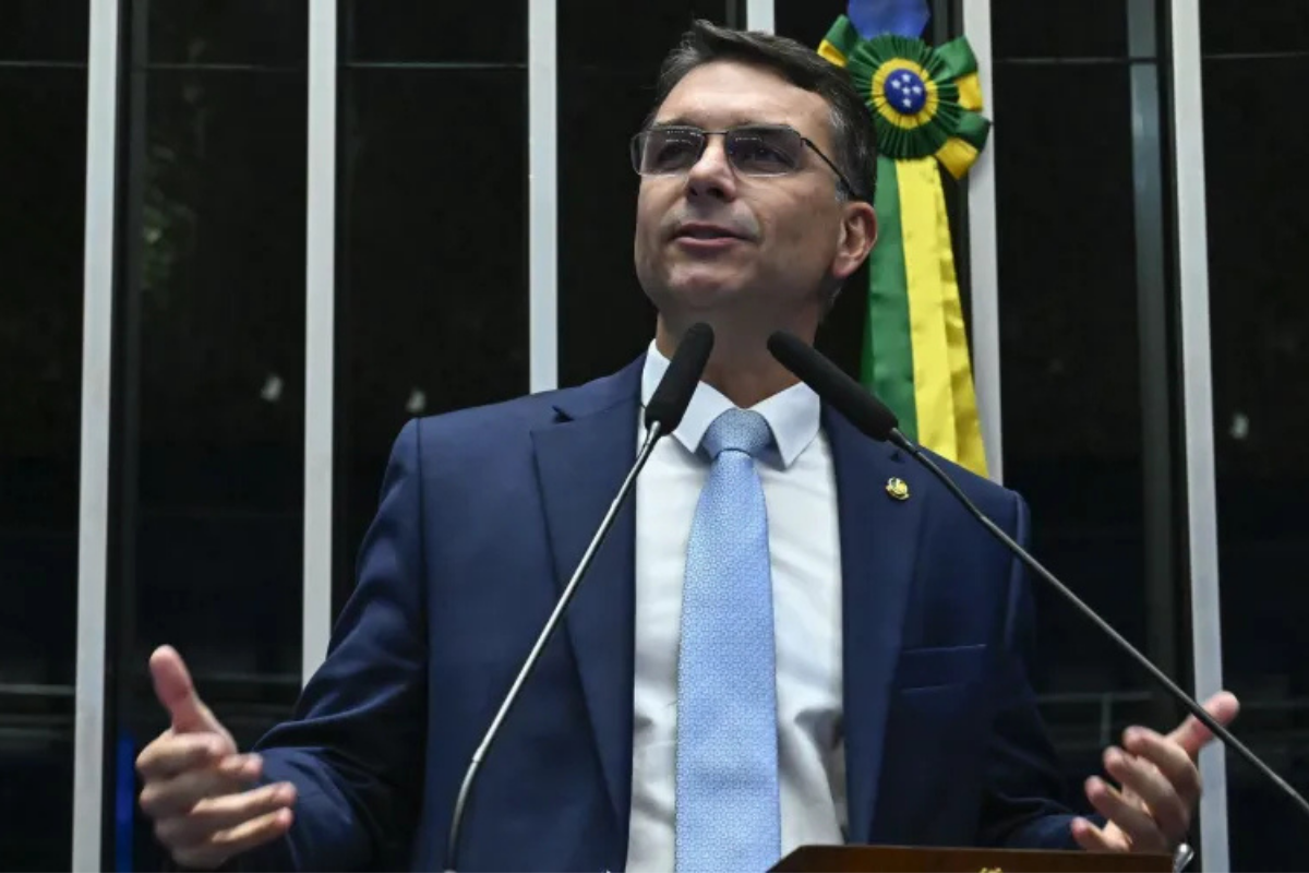 Política: Flávio monta núcleo para corrida ao Planalto