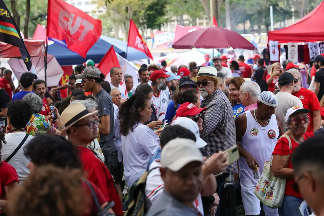 Sindicatos protestam contra escala 6x1 no país