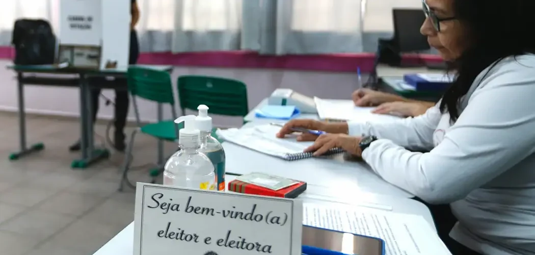 TREs abrem cadastro para mesários voluntários