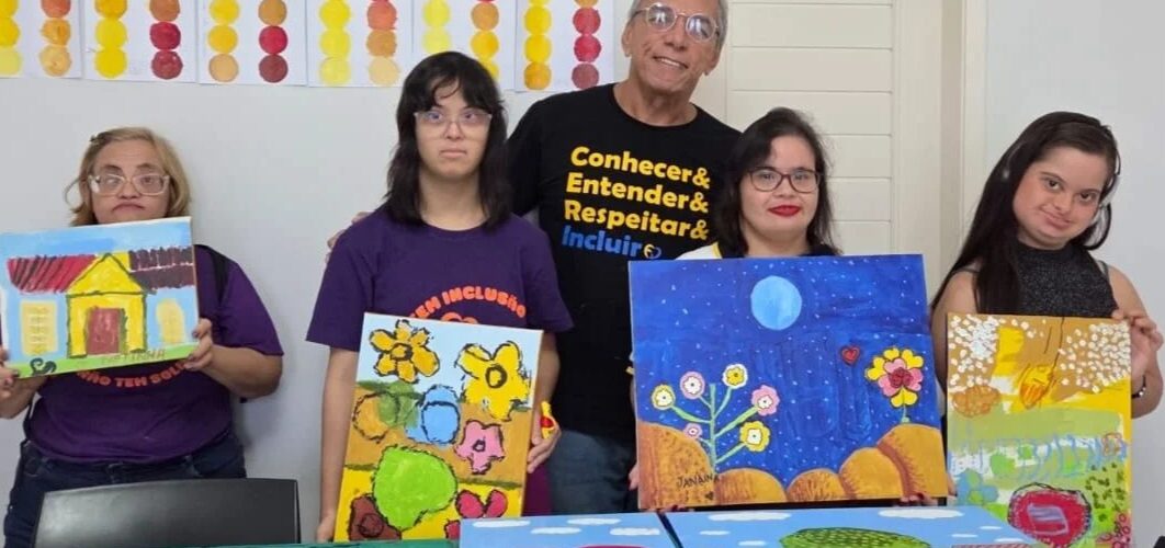 aula de pintura em projeto de inclusão social em Fortaleza
