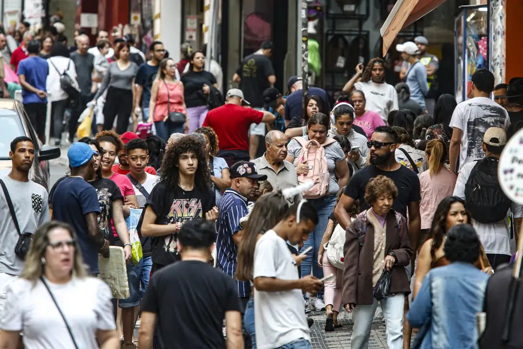 Emprego: Brasil cria 85,9 mil vagas formais em abril