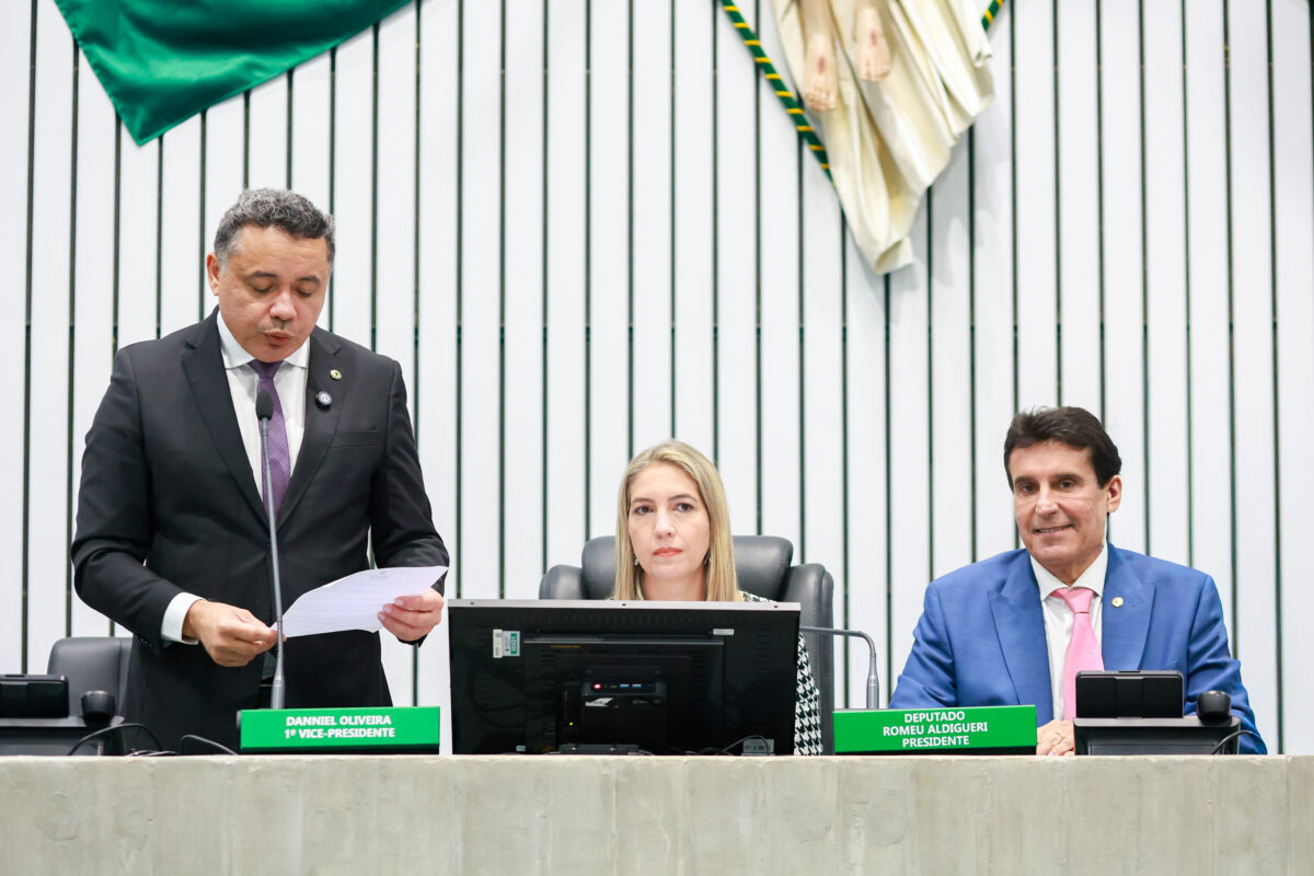 Alece aprova criação de 37 cargos para a Uece