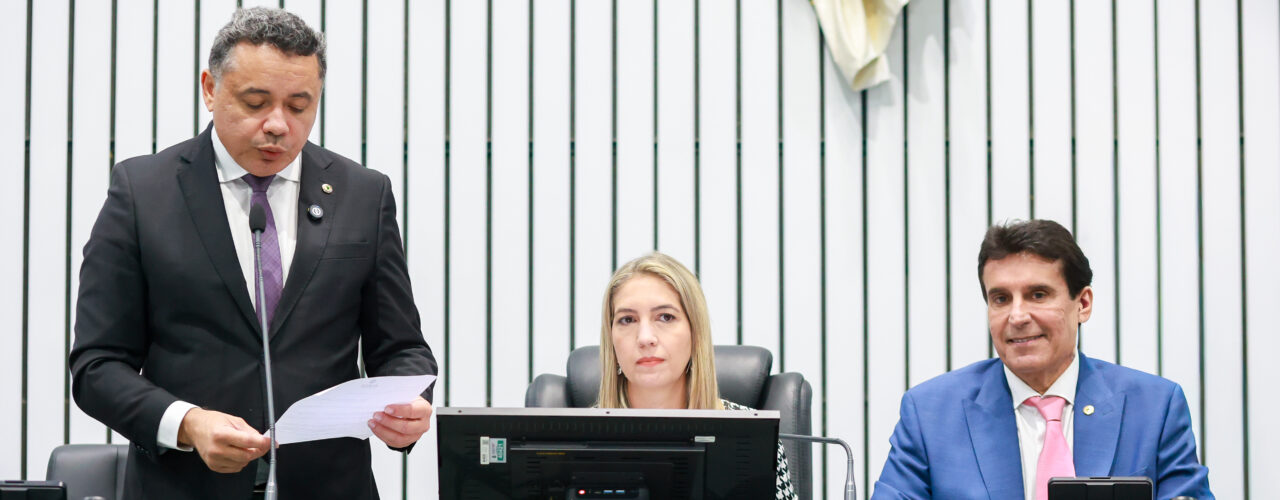 Alece aprova criação de 37 cargos para a Uece