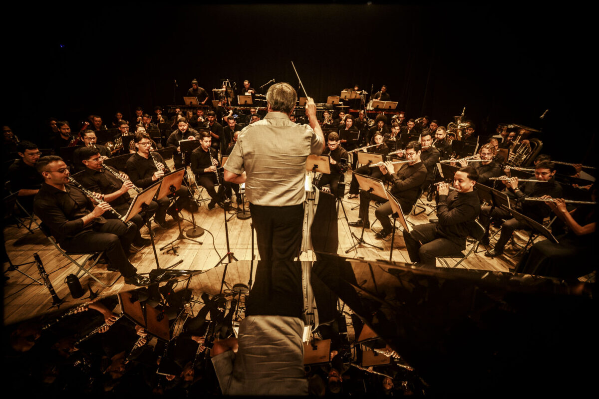 Banda Sinfônica da UECE leva concerto inédito ao São Luiz