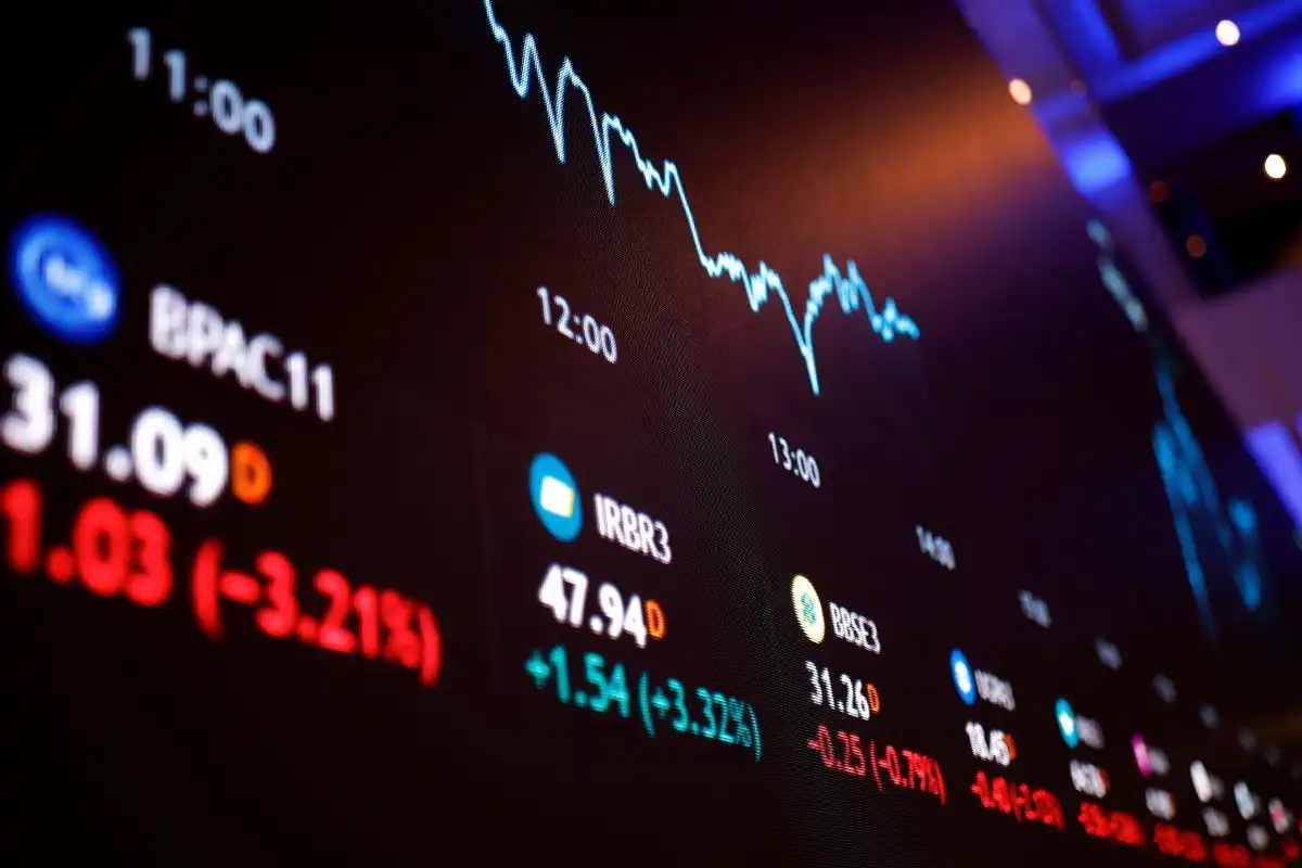 Mercado: Ibovespa tenta reação após oito semanas de queda