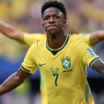 Brasil goleia e avança às oitavas da Copa