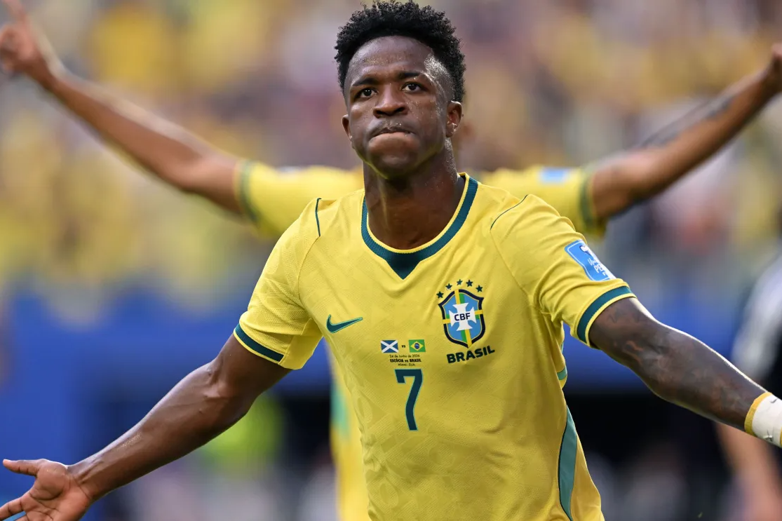 Brasil goleia e avança às oitavas da Copa