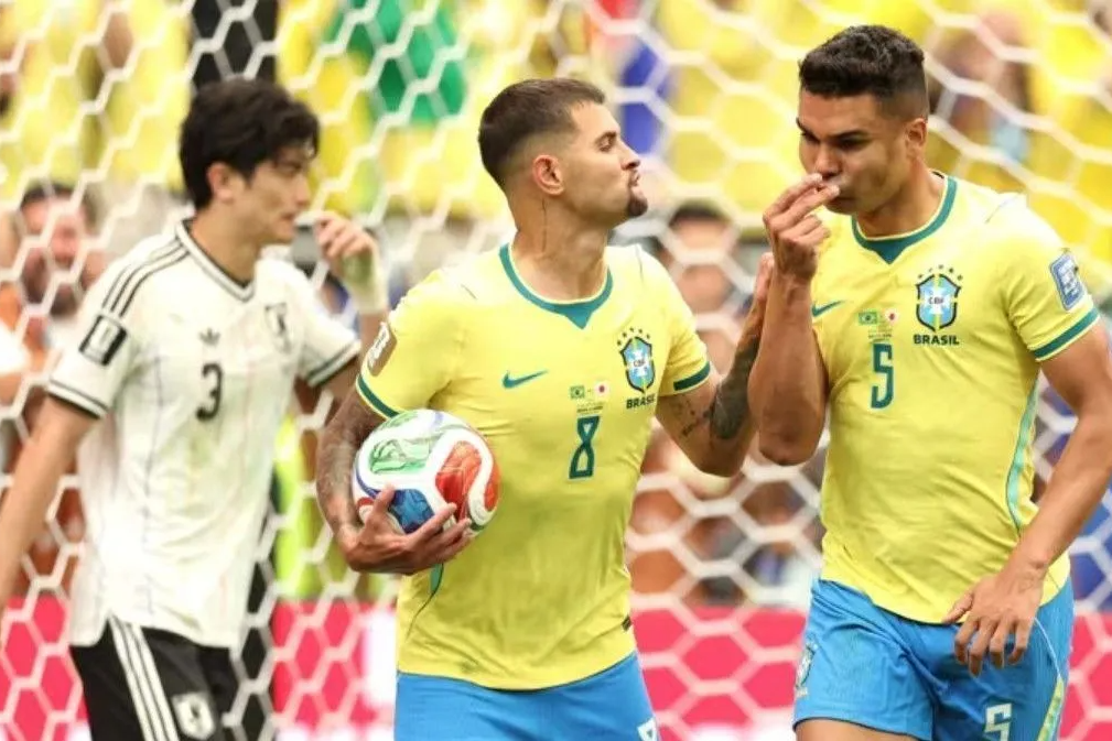 Brasil vence Japão e avança às oitavas da Copa